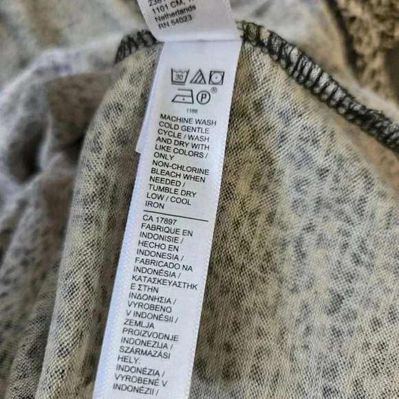 Athleta Breezy V-Neck T-Shirt Women’s Leopard Print Size XS #020 - Picture 8 of 8